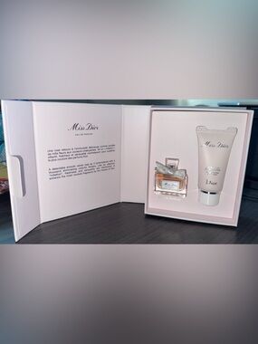 Dior Miss Dior Eau de Parfum - Pale Pink Box